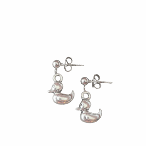 Prachtige oorbellen met zilverkleurige eendenbedels